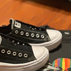 Sz 8 Women’s Black low top Converse Chuck Taylor All Star Move Platform Sneaker